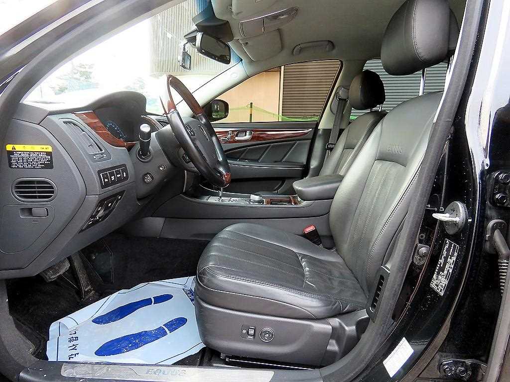 HYUNDAI Equus - Vista 5