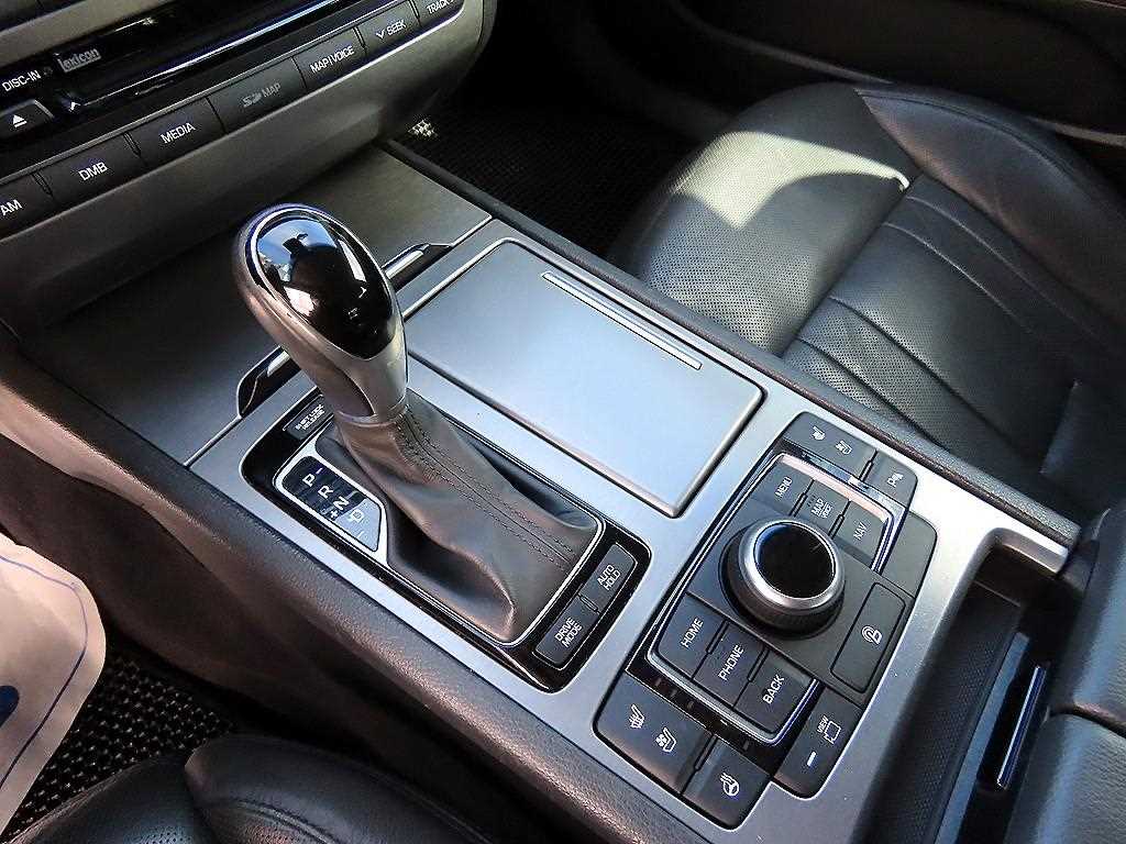 HYUNDAI Genesis - Vista 11