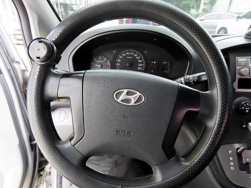 HYUNDAI Starex - Vista 8
