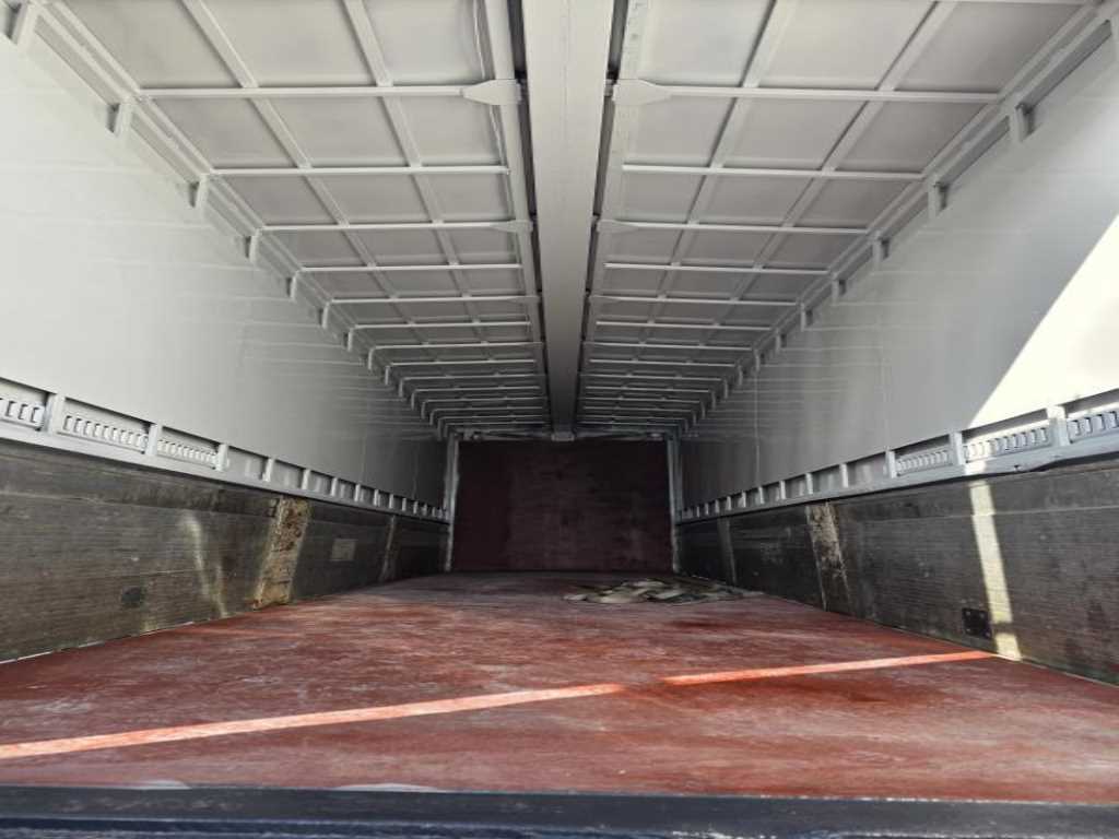 medium and large cargo truck - Vista 5