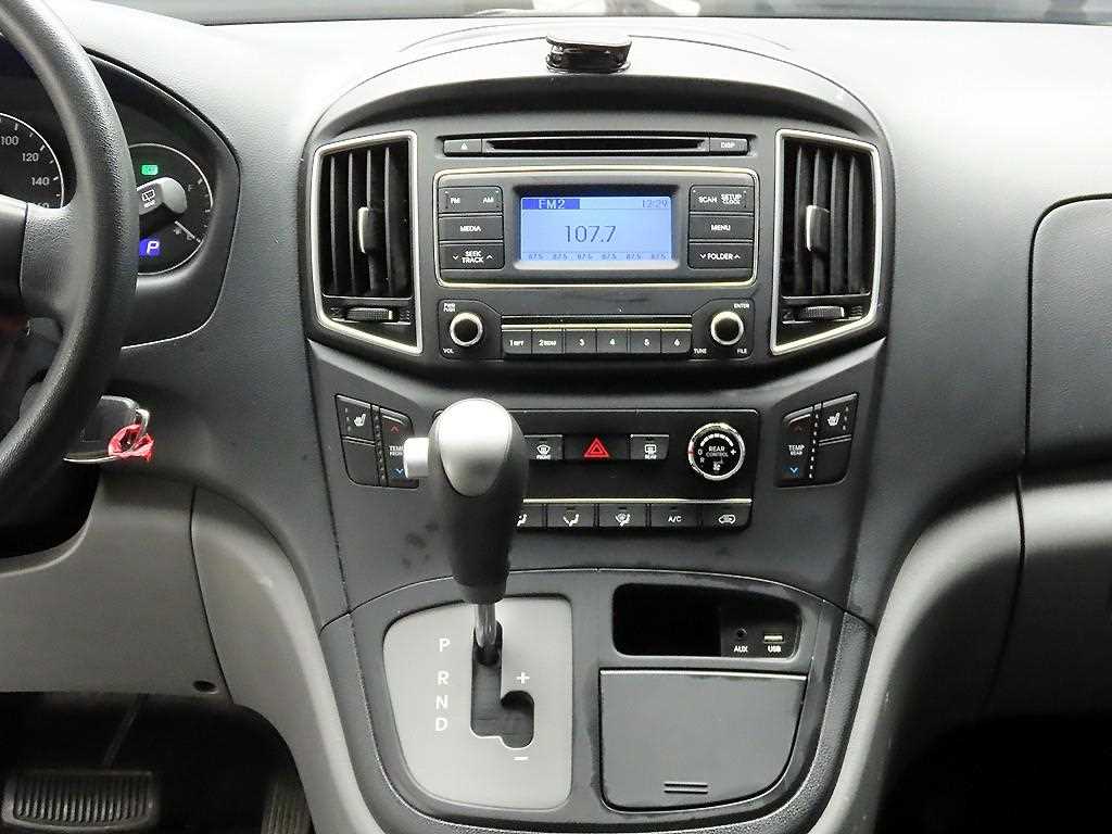 HYUNDAI Starex - Vista 9