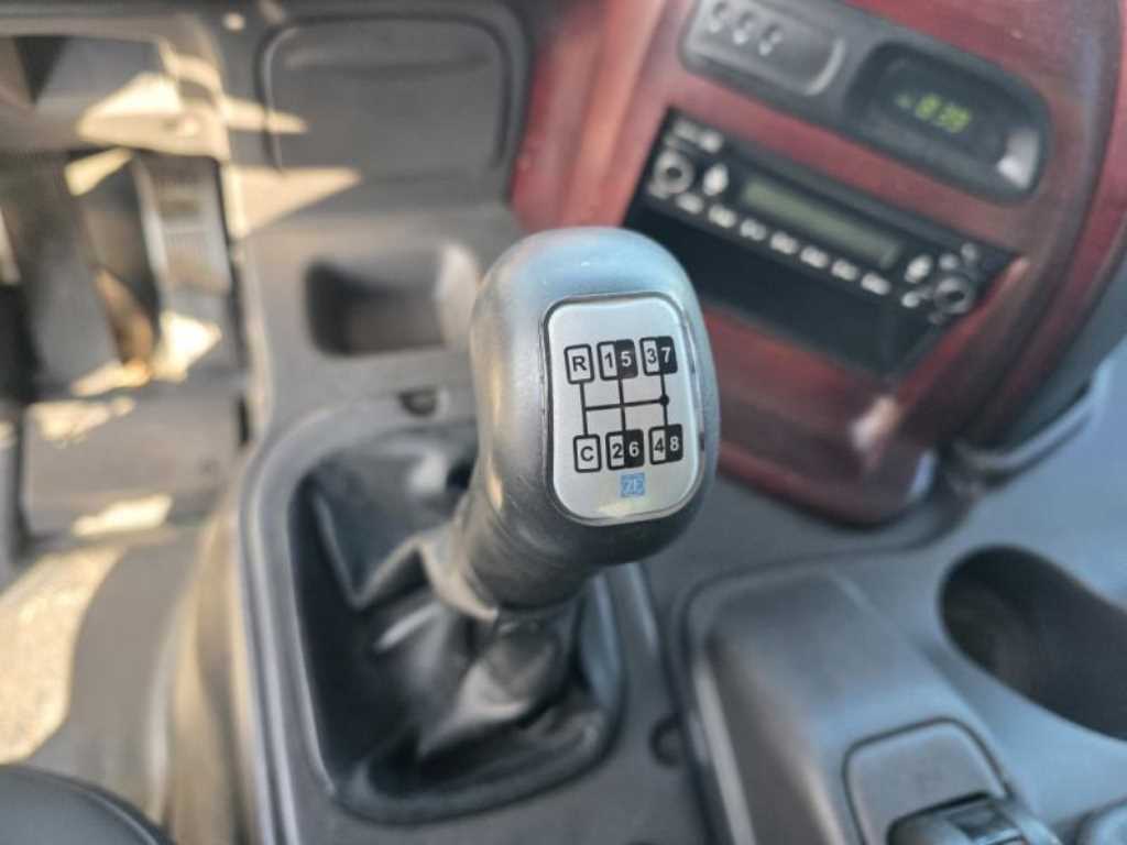 medium and large cargo truck - Vista 7