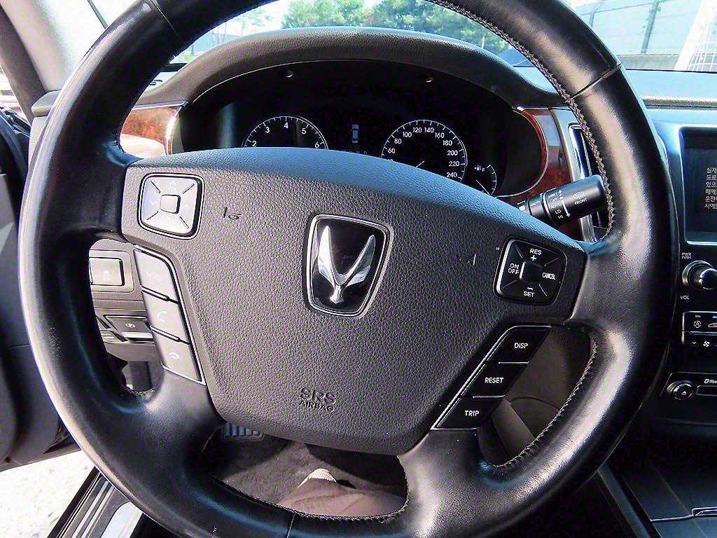 HYUNDAI Equus - Vista 8