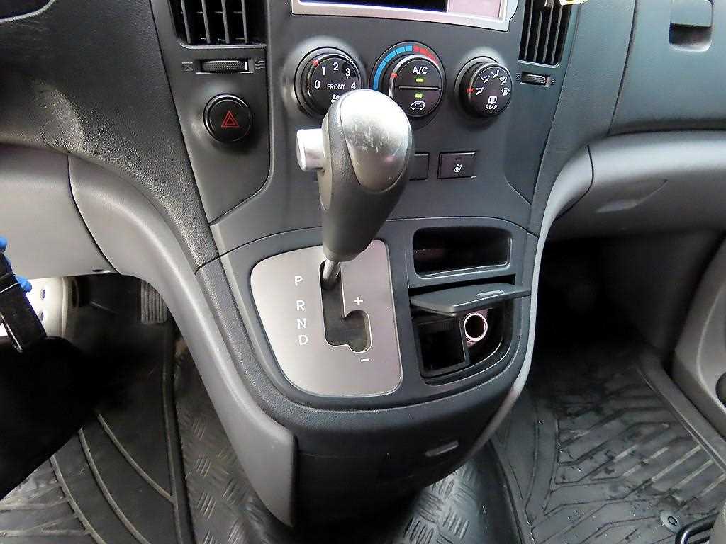 HYUNDAI Starex - Vista 11