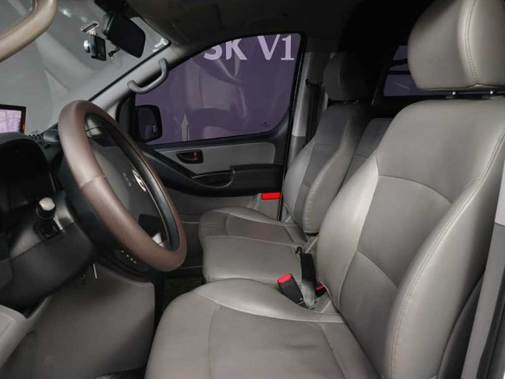 HYUNDAI Starex - Vista 7