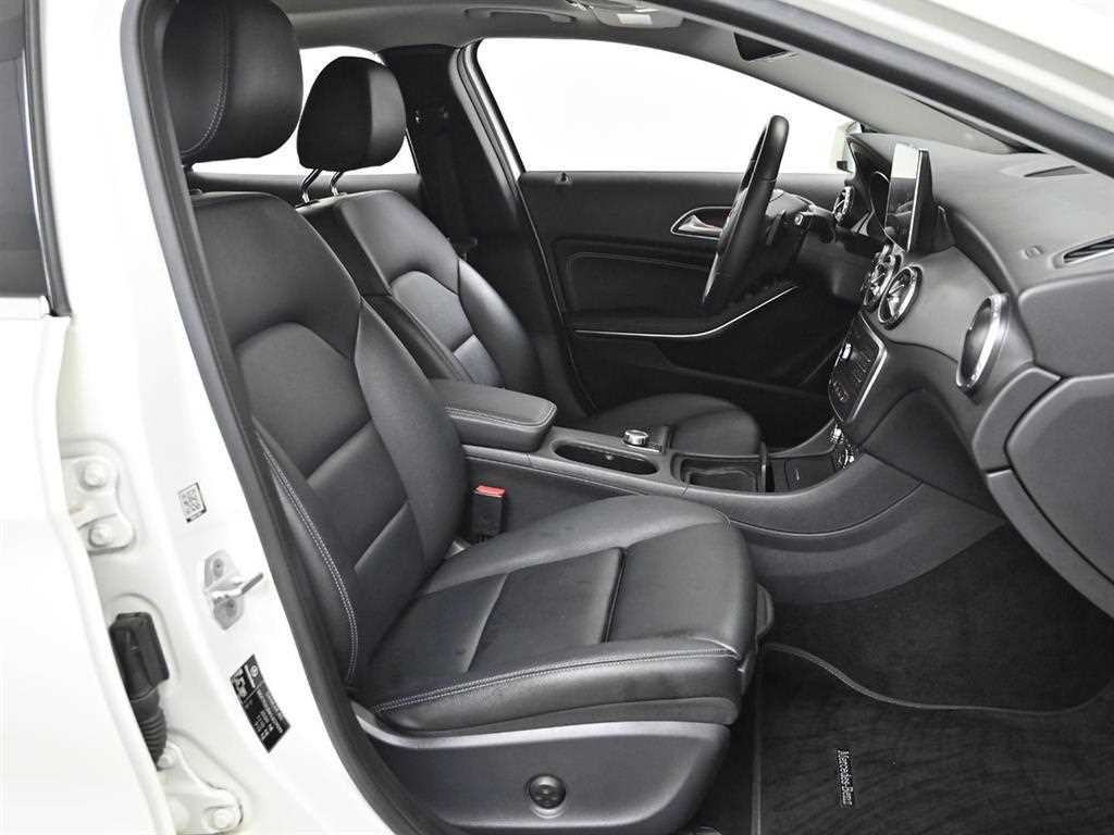 Mercedes Benz GLA Class - Vista 9