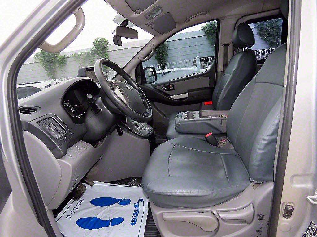 HYUNDAI Starex - Vista 5