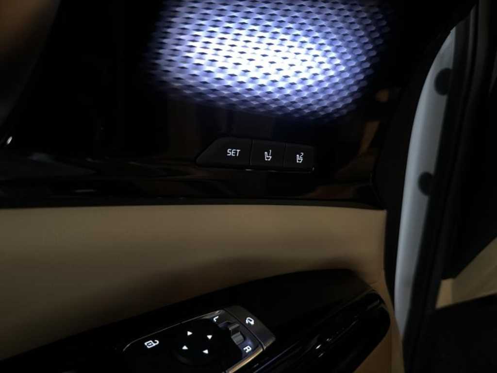 KIA Carnival - Vista 12