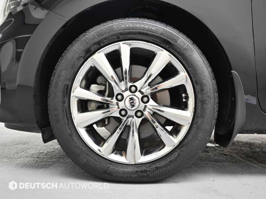 KIA Carnival - Vista 5