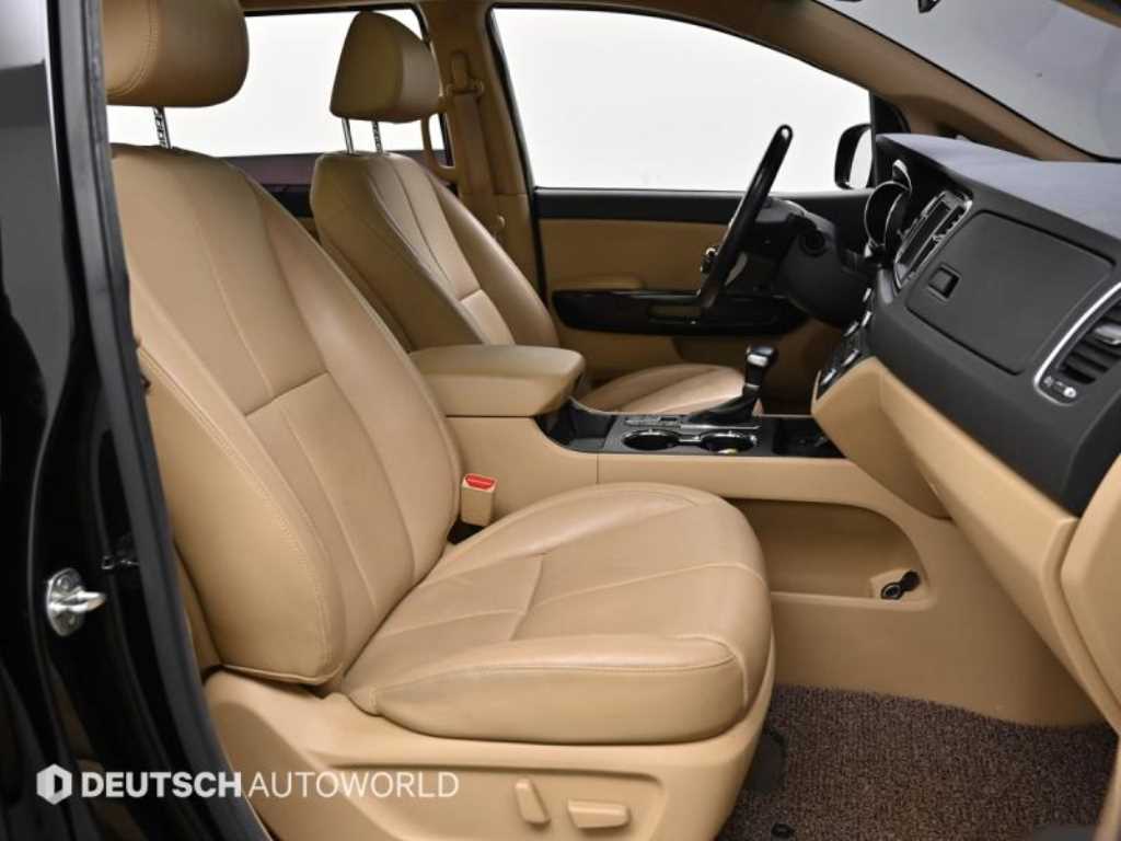KIA Carnival - Vista 10