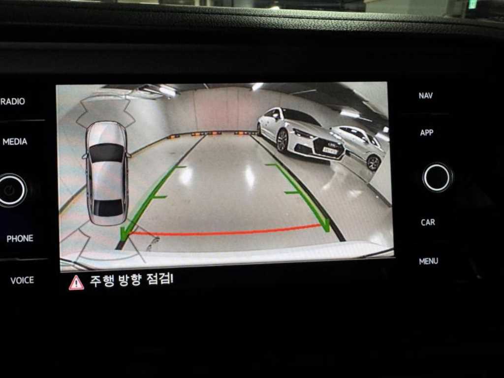 Volkswagen Jetta - Vista 12