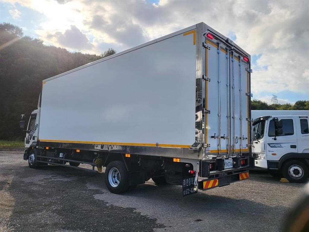 medium and large cargo truck - Vista 4