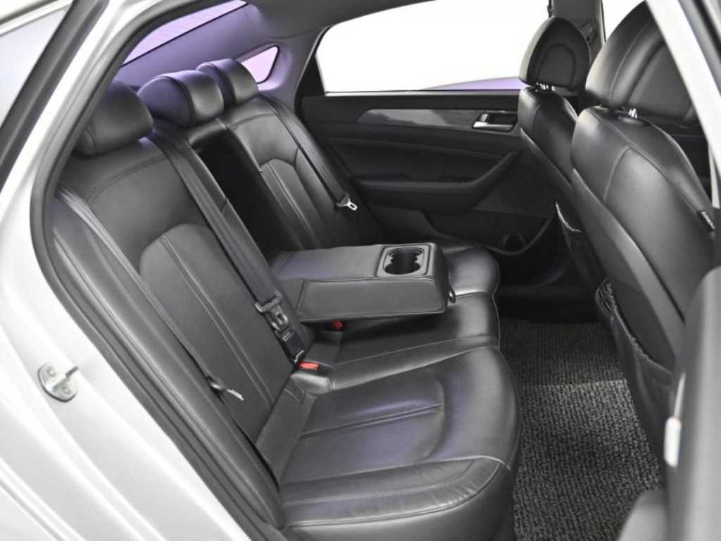 HYUNDAI Sonata - Vista 12