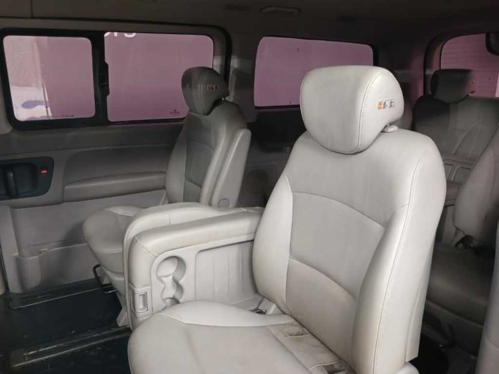HYUNDAI Starex - Vista 8