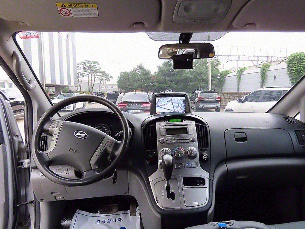 HYUNDAI Starex - Vista 8