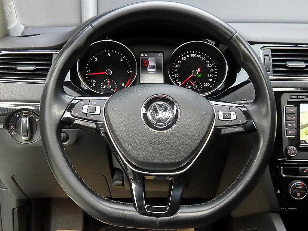 Volkswagen Jetta - Vista 9