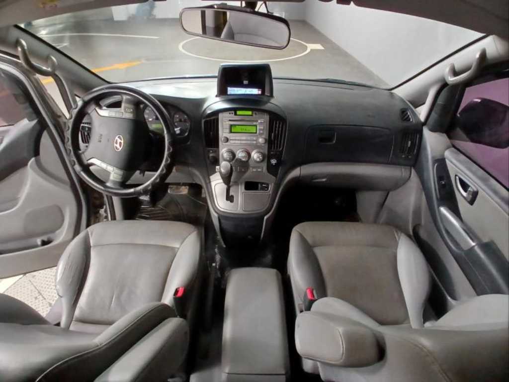 HYUNDAI Starex - Vista 6