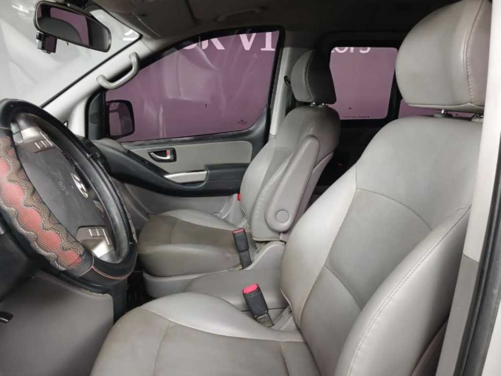 HYUNDAI Starex - Vista 7