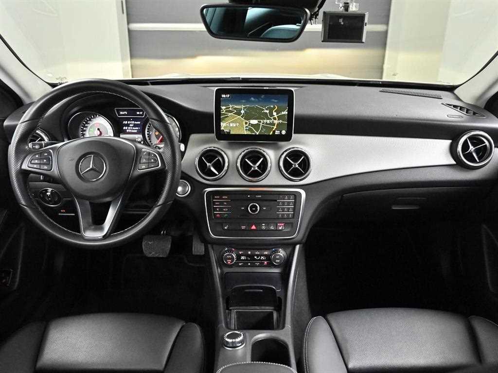 Mercedes Benz GLA Class - Vista 6