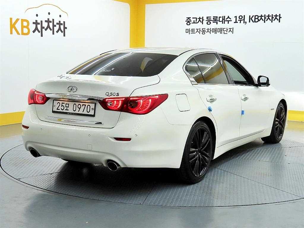 Infiniti Q - Vista 4