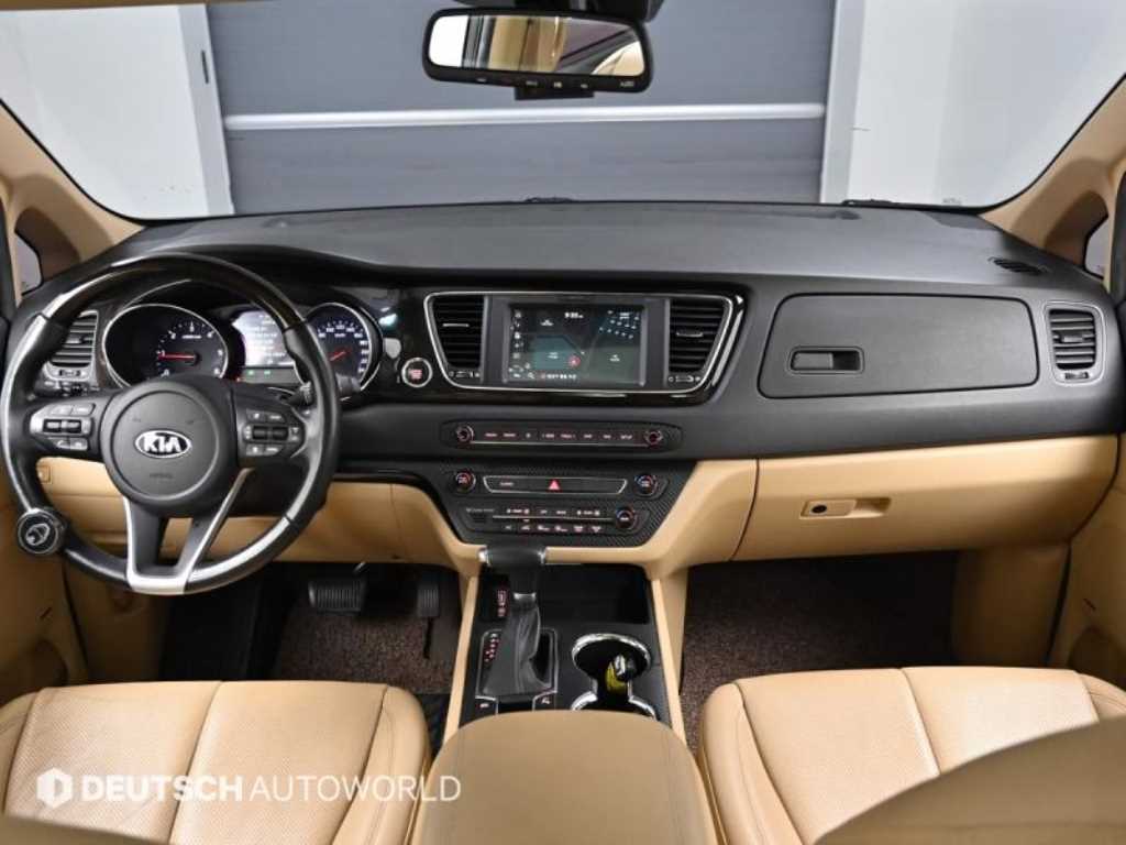 KIA Carnival - Vista 7