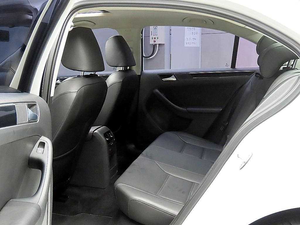 Volkswagen Jetta - Vista 6