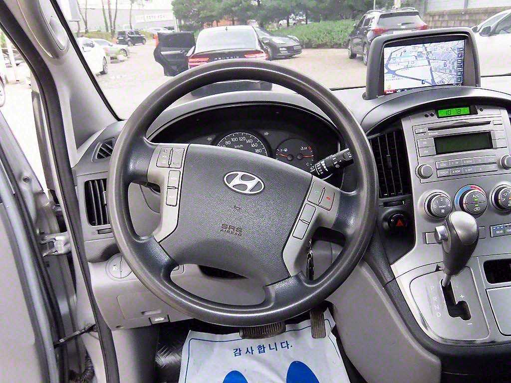 HYUNDAI Starex - Vista 9