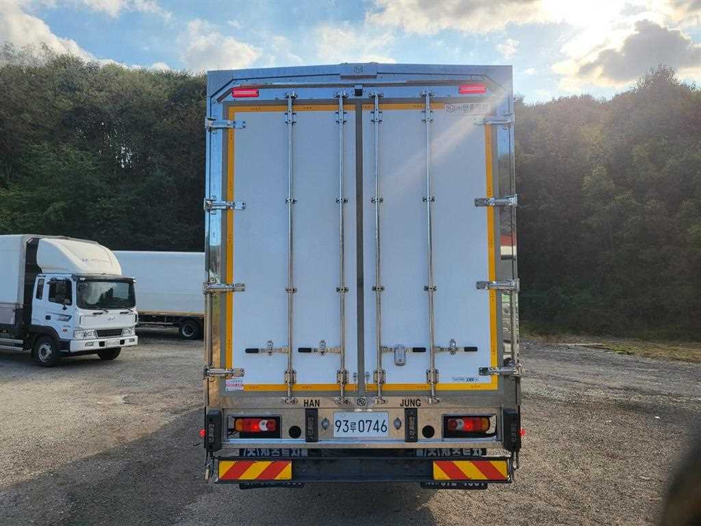 medium and large cargo truck - Vista 6