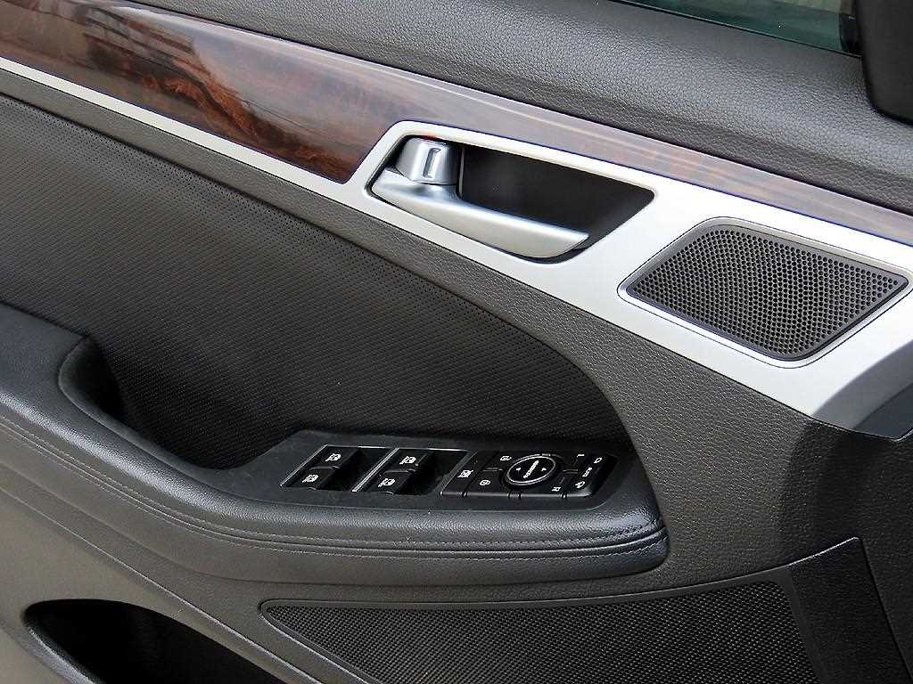HYUNDAI Genesis - Vista 11