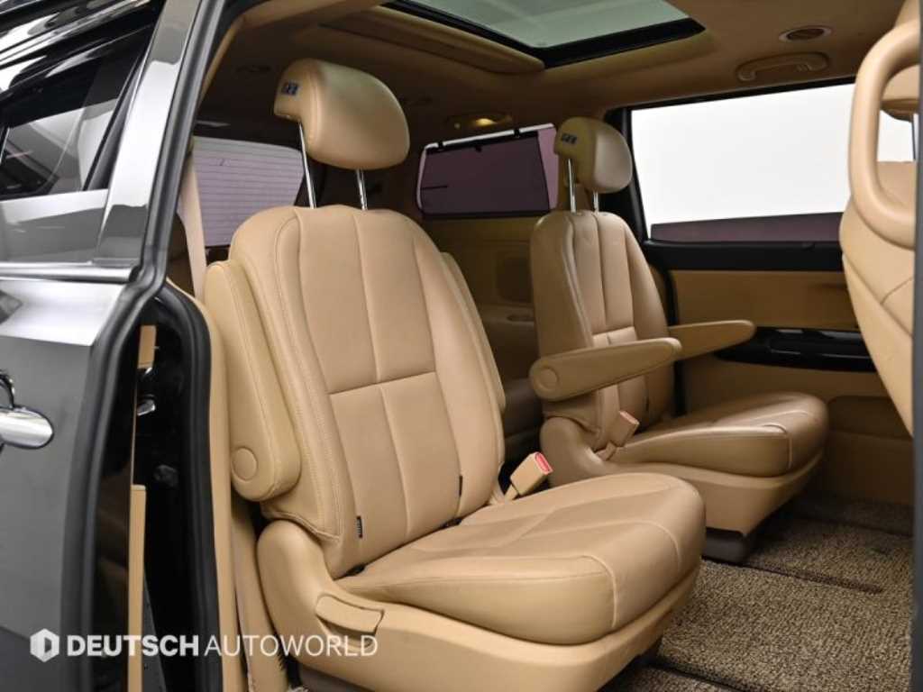 KIA Carnival - Vista 12