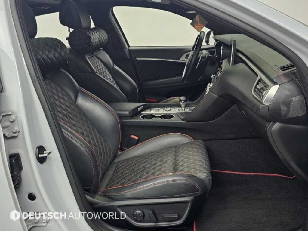 Genesis G70 - Vista 10