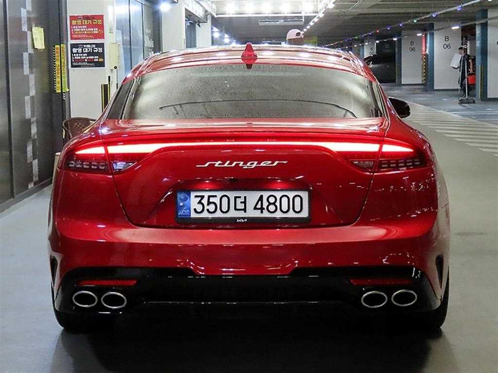 KIA Stinger - Vista 5