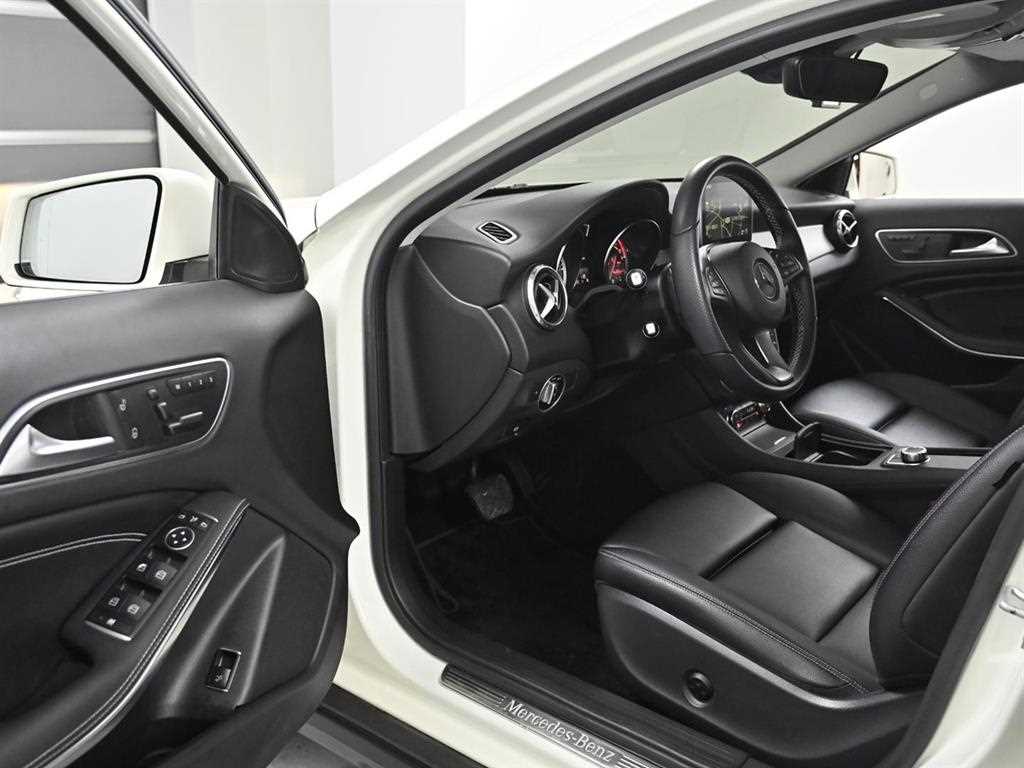 Mercedes Benz GLA Class - Vista 10