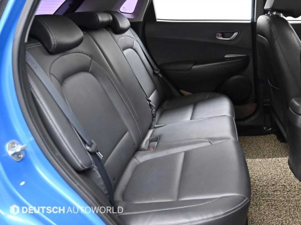 HYUNDAI Kona - Vista 12