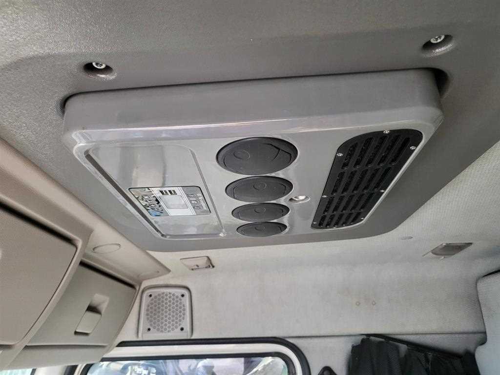 medium and large cargo truck - Vista 9