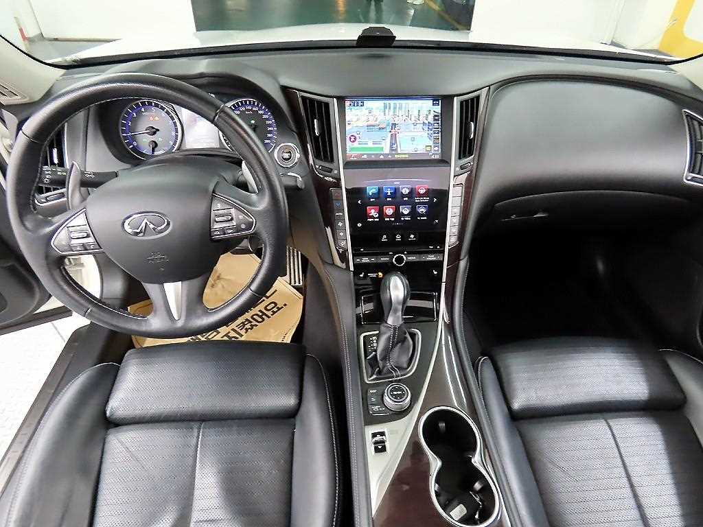 Infiniti Q - Vista 7