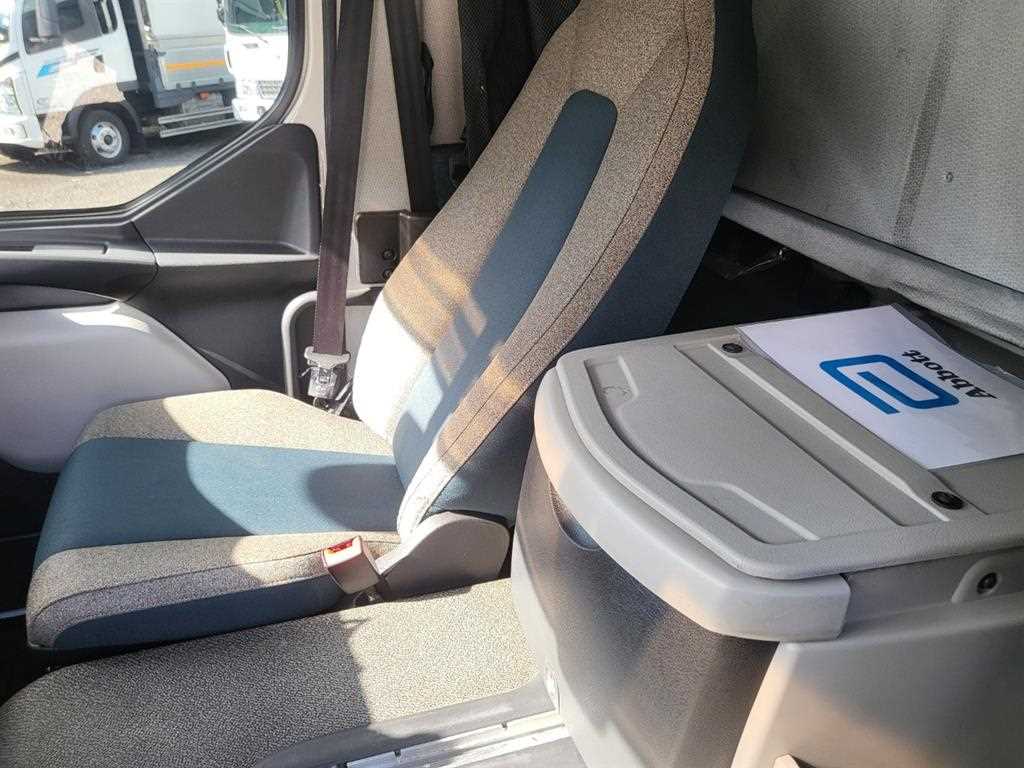 medium and large cargo truck - Vista 10