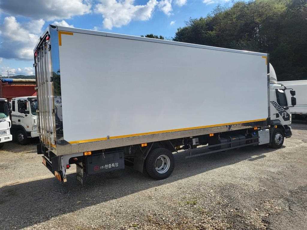 medium and large cargo truck - Vista 4