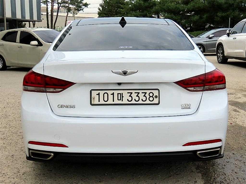 HYUNDAI Genesis - Vista 4