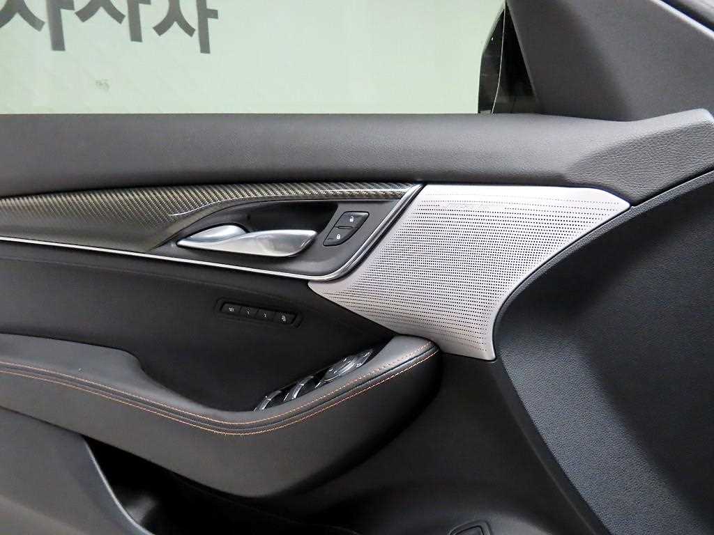 Cadillac CT5 - Vista 12