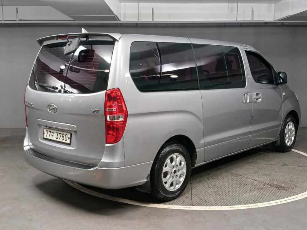 HYUNDAI Starex - Vista 5