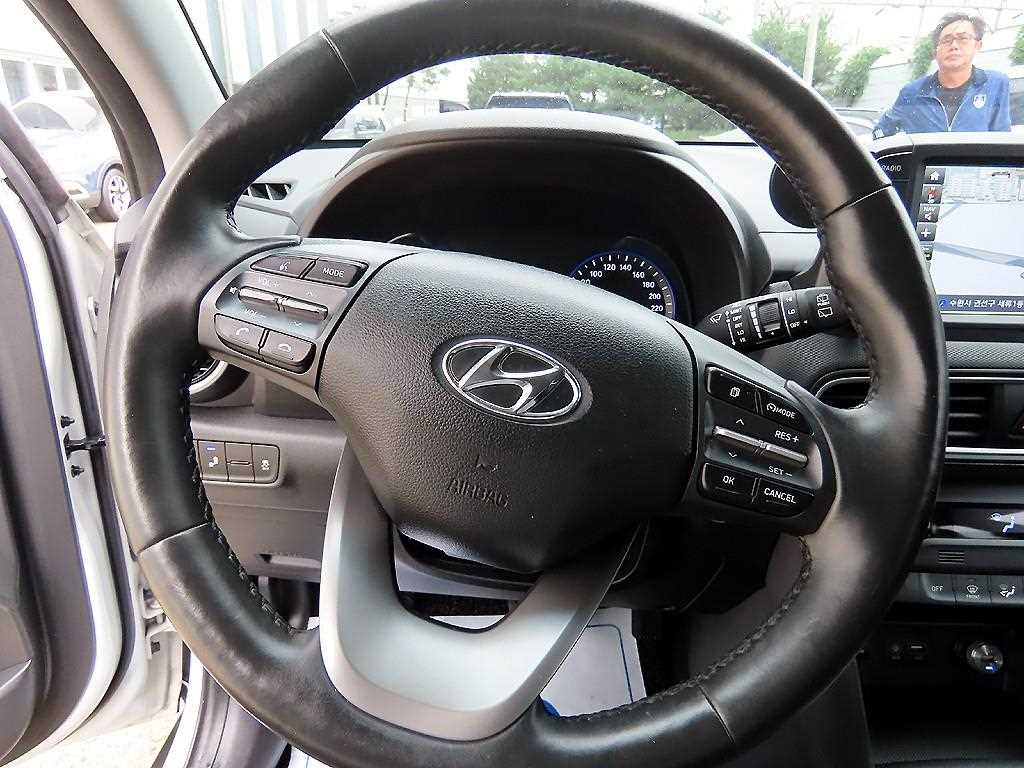 HYUNDAI Kona - Vista 8