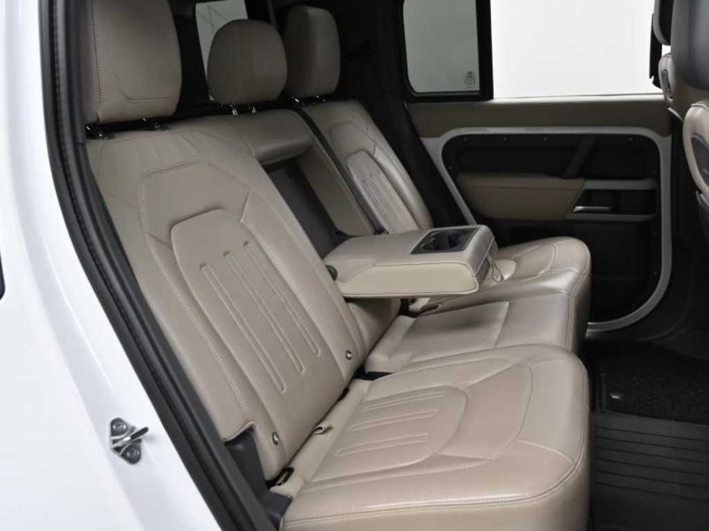 Land Rover Defender - Vista 12