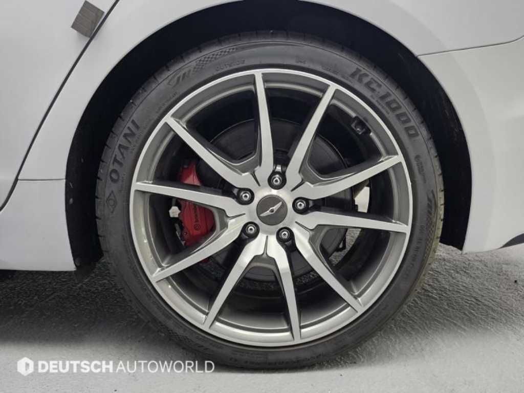 Genesis G70 - Vista 5