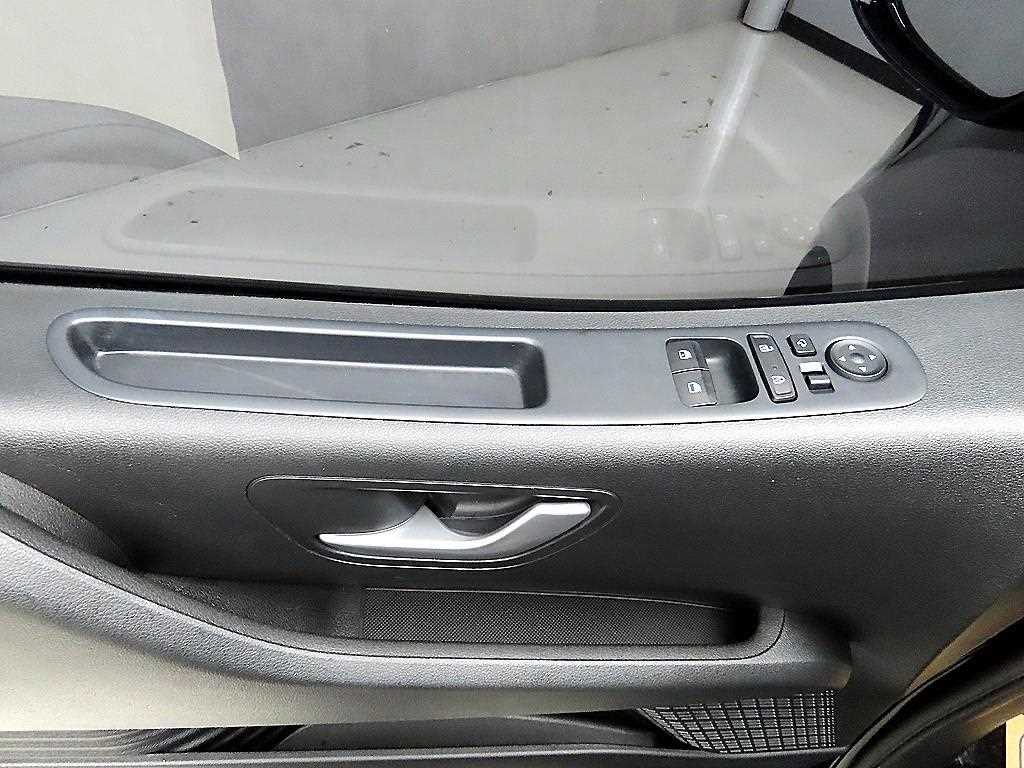 HYUNDAI Staria - Vista 11