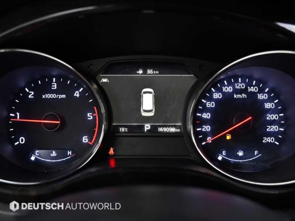 KIA Carnival - Vista 8