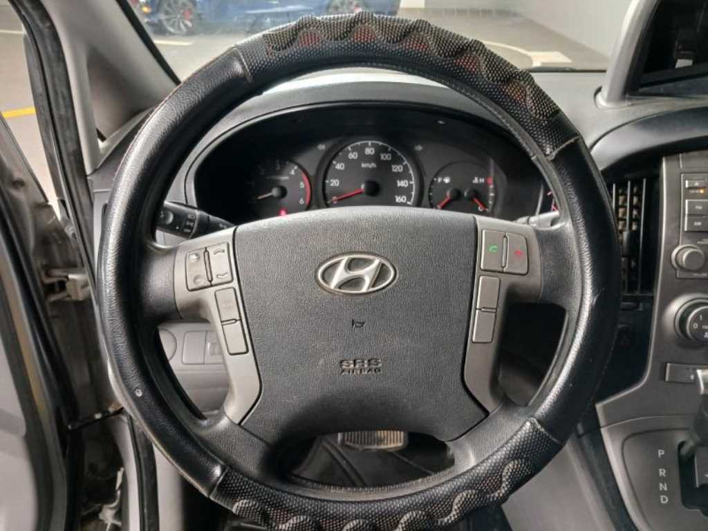 HYUNDAI Starex - Vista 10
