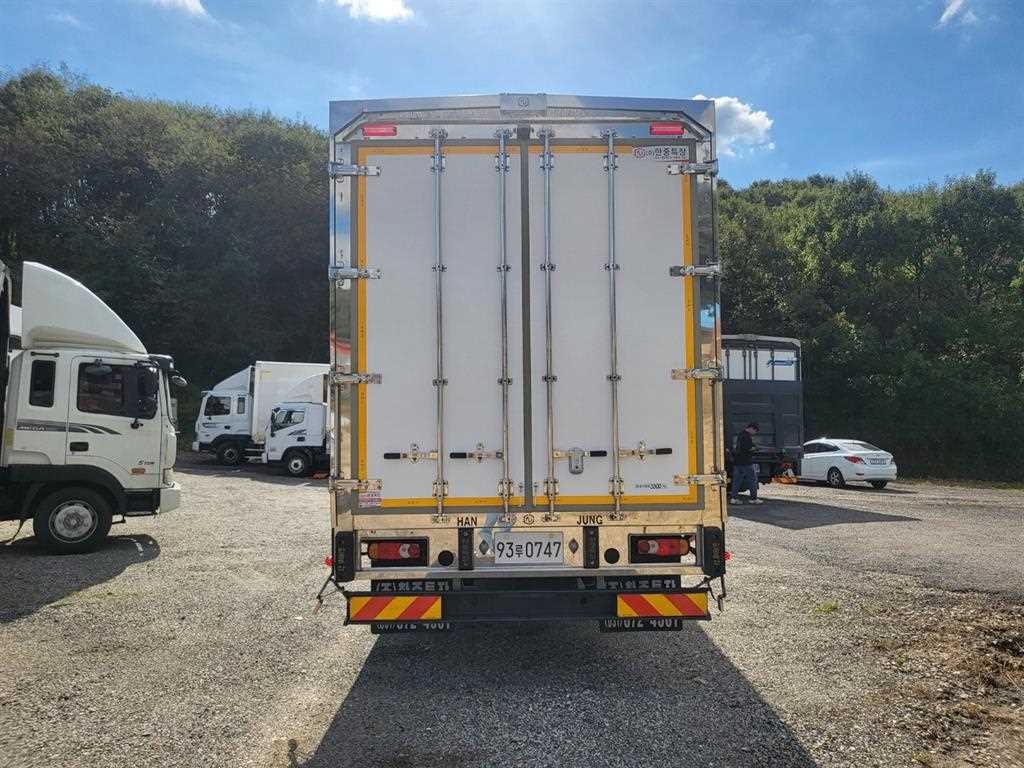 medium and large cargo truck - Vista 5