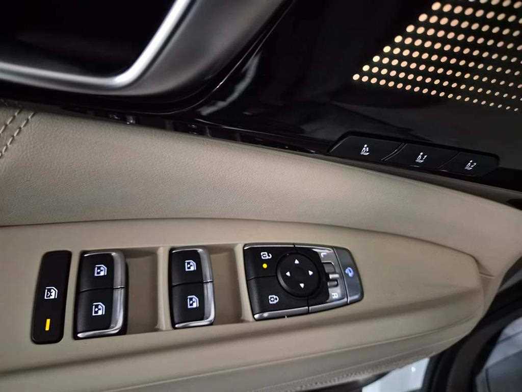 KIA Carnival - Vista 11