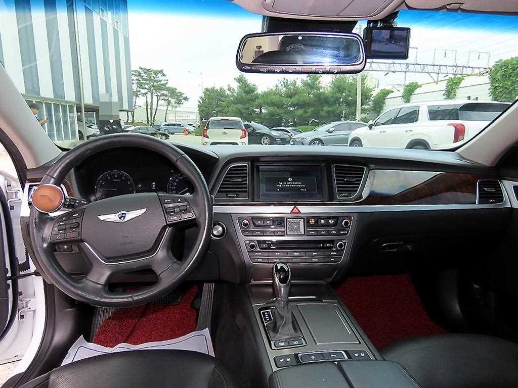 HYUNDAI Genesis - Vista 7